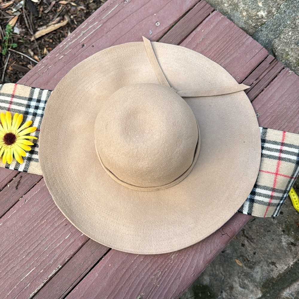 🩷 VINTAGE; Camel-Colored, Wide-Brimmed, 100% Wool Hat will keep you nice & Warm! - Picture 6 of 7